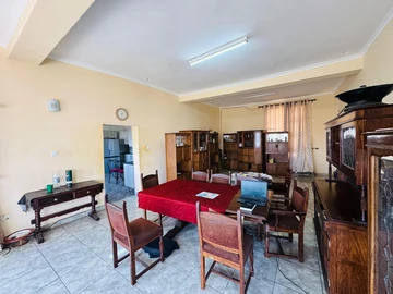 6 Bedroom House