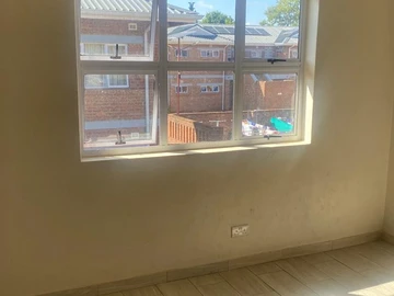 3 Bedroom Flat & Apartment