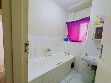 Spacious 2-Bedroom Flat with Borehole in Avenues, Harare CBD