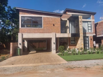 4 Bedroom Flat & Apartment