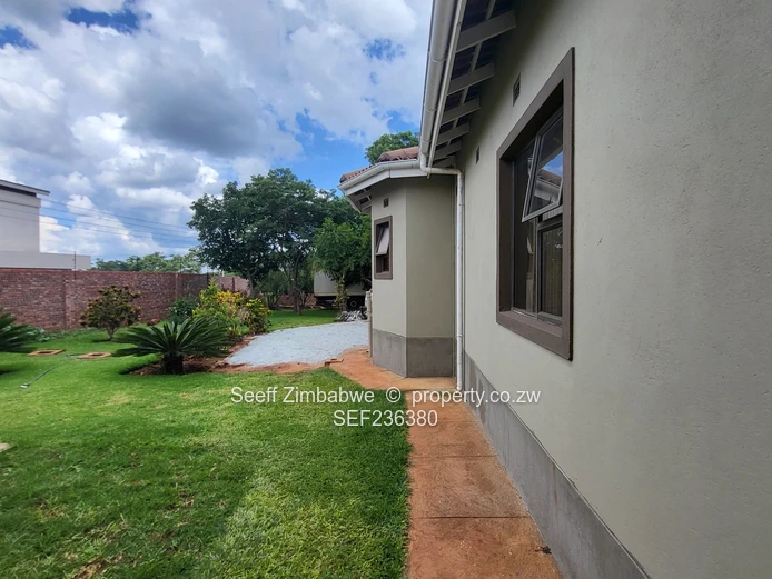 Charming House for Sale in Brookview (Sole Mandate)