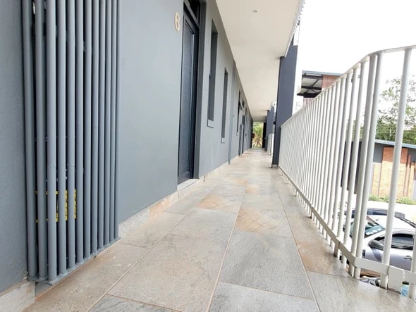 2 Bedroom Flat & Apartment