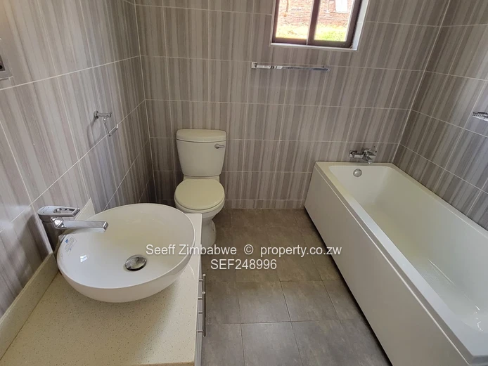Modern 3-Bed Cluster Home — Private Garden, Pool, Gym, Close to Reekworth School