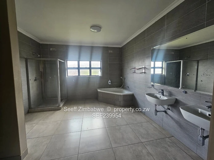 Elegant Three-Bedroom Contemporary Residence in Fairview, Mount Hampden