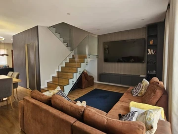 3 Bedroom Flat & Apartment