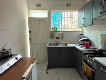 2 Bedroom Flat & Apartment