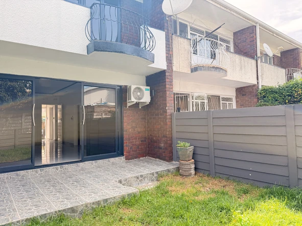 2 Bedroom Flat & Apartment