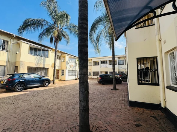 2 Bedroom Flat & Apartment