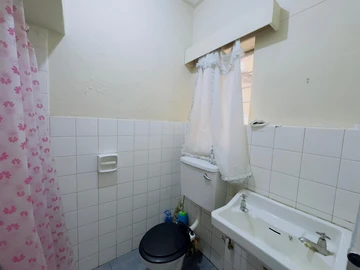 Spacious 2-Bedroom Flat with Borehole in Avenues, Harare CBD