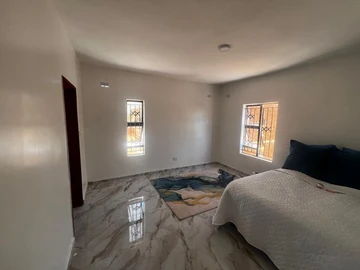 3 Bedroom Flat & Apartment