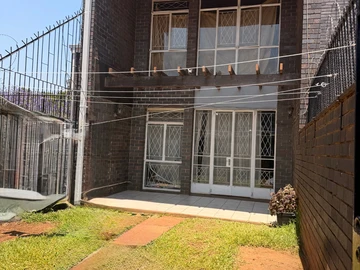 2 Bedroom Flat & Apartment