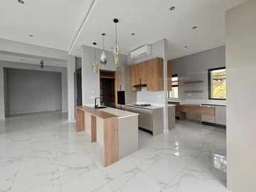 4 Bedroom Flat & Apartment