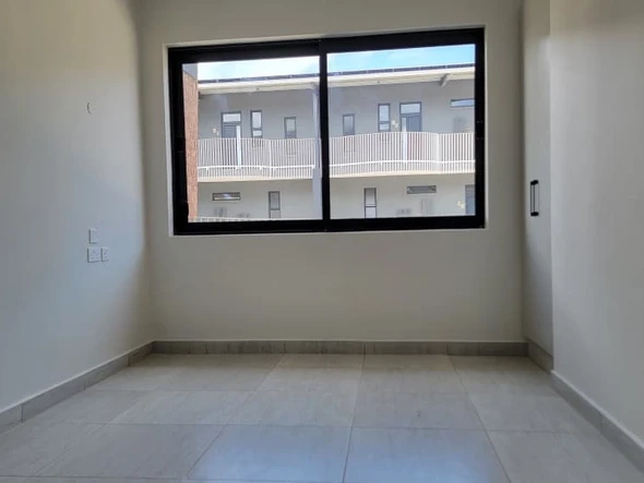 2 Bedroom Flat & Apartment