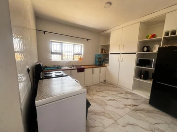 3 Bedroom Flat & Apartment