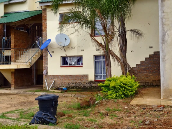 2 Bedroom Flat & Apartment