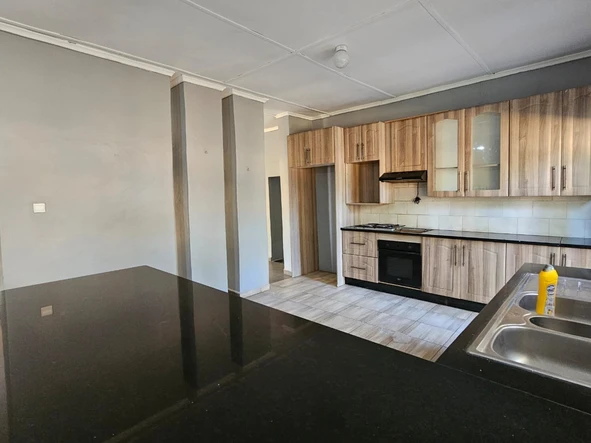 2 Bedroom Flat & Apartment