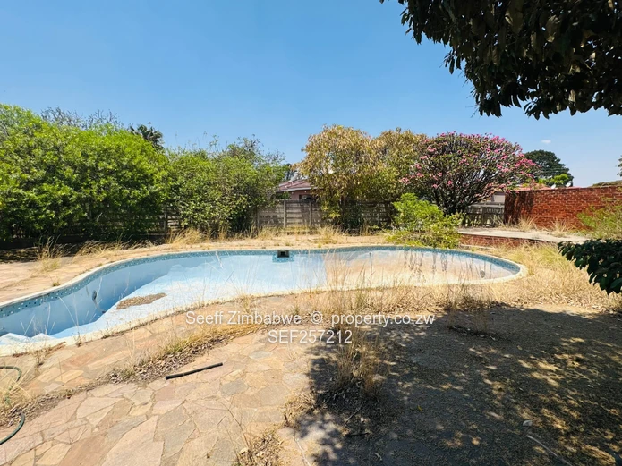 Solid 3-Bedroom Home on 5,423 sqm in Chadcombe (Sole Mandate)