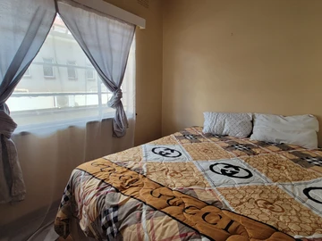 2 Bedroom Flat & Apartment