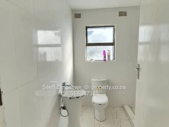 Southview Park: HOUSE FOR SALE - NEAR COMPLETION- 240 m²