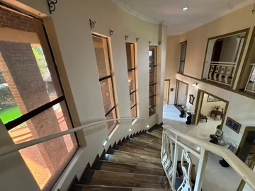 6 Bedroom House