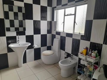 6 Bedroom House