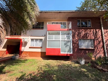 3 Bedroom Flat & Apartment