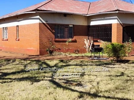 Charming 3-Bedroom Family Home with Private Guest Cottage
