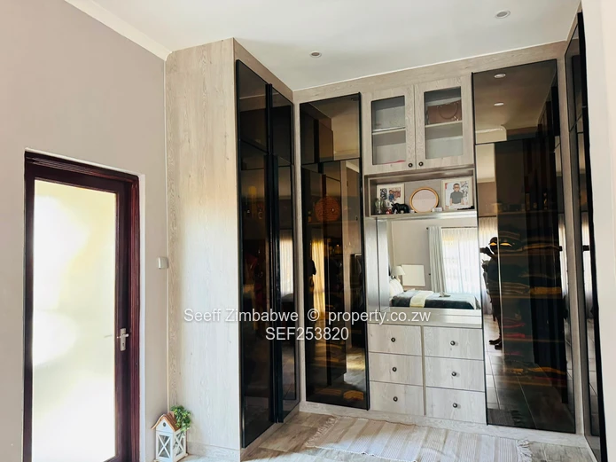 Modern 5-Bed Luxury Residence for sale in Quinnington, Borrowdale