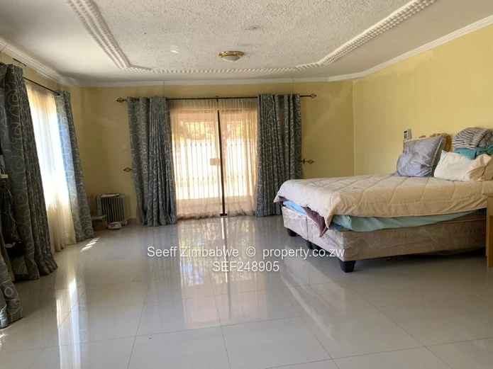Spacious 6-Bed Glen Lorne Home on 3942m² with Borehole (Sole Mandate)