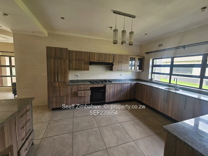 Elegant Three-Bedroom Contemporary Residence in Fairview, Mount Hampden