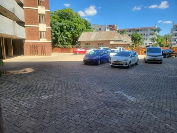 2 Bedroom Flat & Apartment
