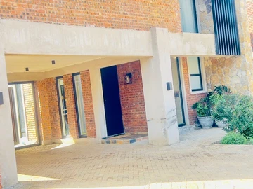 4 Bedroom Flat & Apartment
