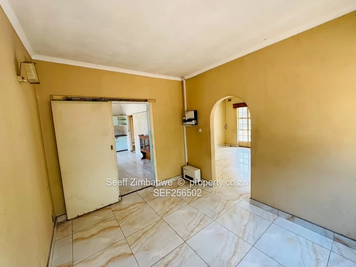 3-Bedroom Family Property On Over 1 Acre