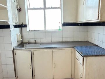 2 Bedroom Flat & Apartment