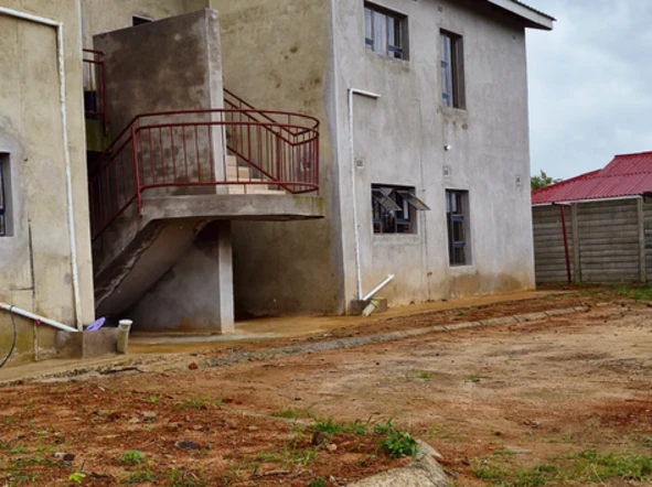 2 Bedroom Flat & Apartment