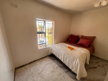 3 Bedroom Flat & Apartment