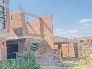 4 Bedroom Flat & Apartment