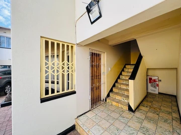 2 Bedroom Flat & Apartment