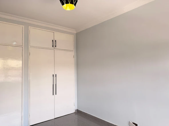 2 Bedroom Flat & Apartment