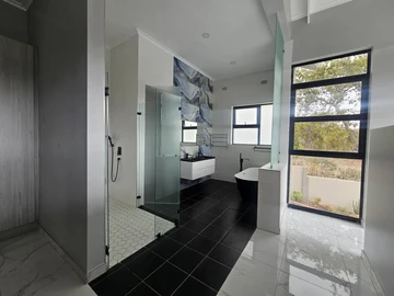 4 Bedroom Flat & Apartment