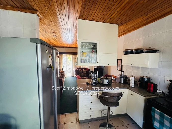 Stylish 2 Bedroom Garden Apartment in Prime Kensington (Sole Mandate)