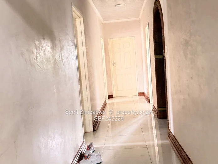 Marlborough 4-Bed with Elizabeth Windsor Road frontage ! 