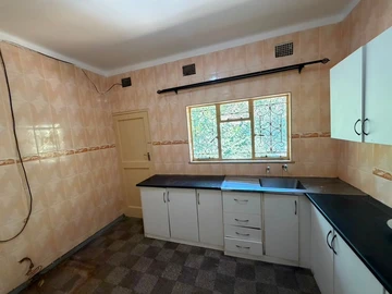 3 Bedroom Flat & Apartment