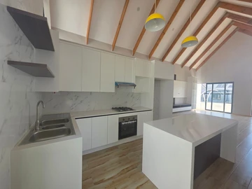 3 Bedroom Flat & Apartment