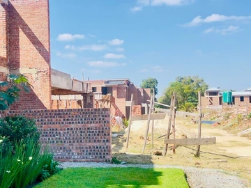 4 Bedroom Flat & Apartment