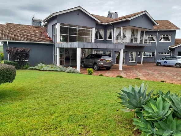 6 Bedroom House