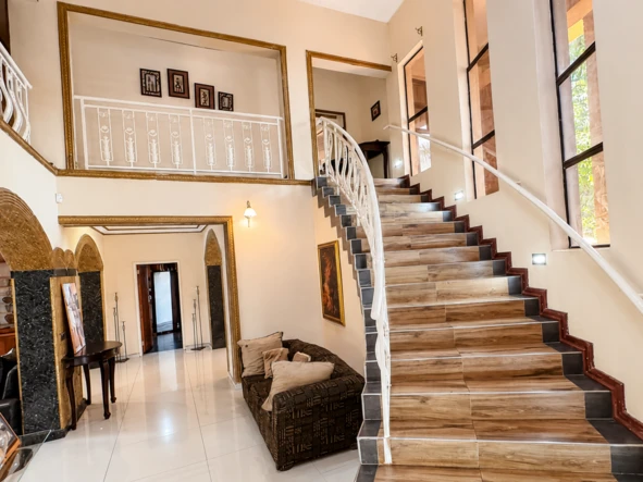 6 Bedroom House