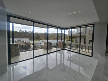4 Bedroom Flat & Apartment