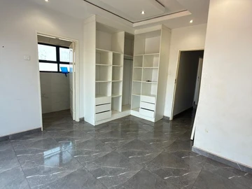 3 Bedroom Flat & Apartment