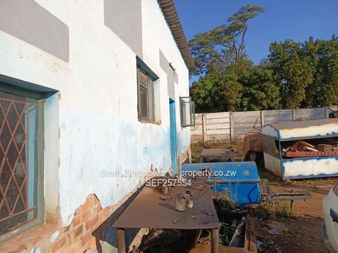 Walled Workshop & Warehouse 2325m² — Chinhoyi, Good ZESA (Sole Mandate)